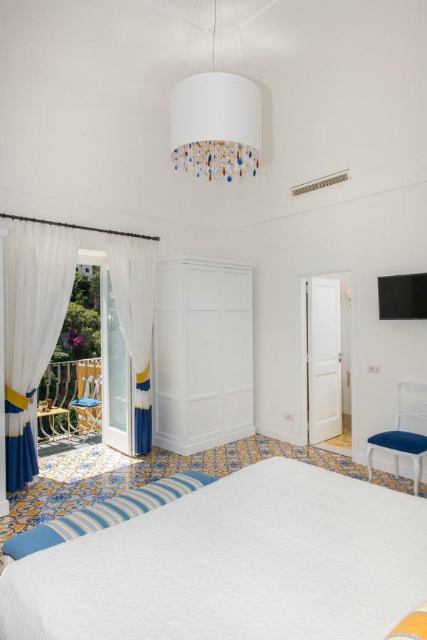 Hotel Punta Re Positano Esterno foto